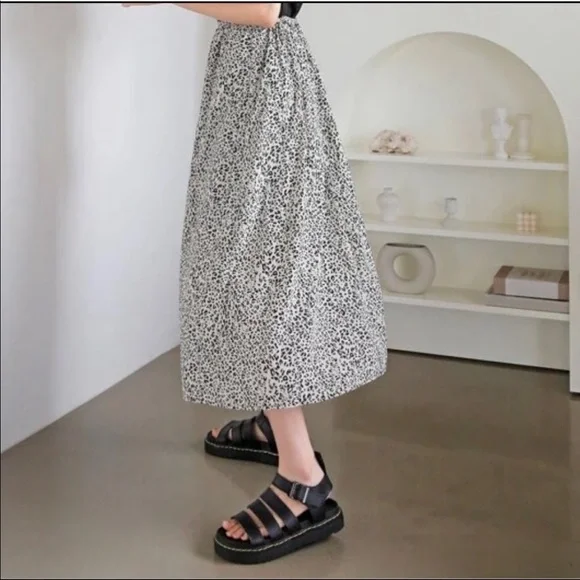 Black Platform Sandals - Picture 6 of 6